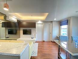 Luxurious 2Br Apartment At Parahyangan Residence