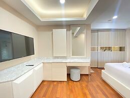 Luxurious 2Br Apartment At Parahyangan Residence