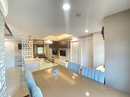 Luxurious 2Br Apartment At Parahyangan Residence