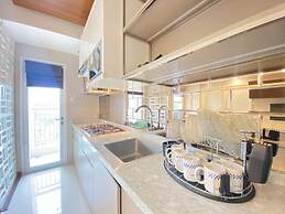 Luxurious 2Br Apartment At Parahyangan Residence