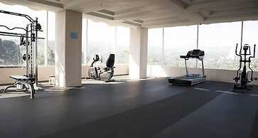 Modern Studio Room With Jacuzzi At Art Deco Apartment