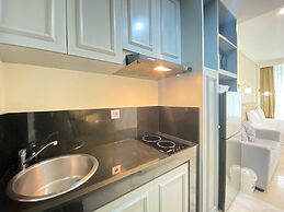 Modern Studio Room With Jacuzzi At Art Deco Apartment