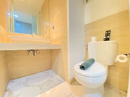 Modern Studio Room With Jacuzzi At Art Deco Apartment