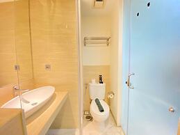 Modern Studio Room With Jacuzzi At Art Deco Apartment