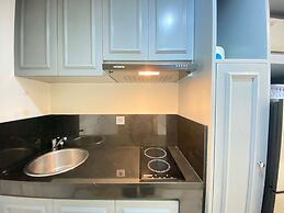 Modern Studio Room With Jacuzzi At Art Deco Apartment