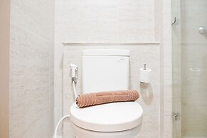 Stunning And Strategic 2Br Gold Coast Apartment Near Pik