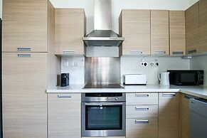 Phaedrus Living: City View Luxury Flat Harbour 03