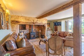 Stunning Cotswold Cottage in Snowshill Broughwood