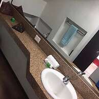 Cancún Plaza Hotel & Hostal