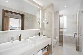 Iceland Parliament Hotel, Curio Collection By Hilton