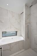 Iceland Parliament Hotel, Curio Collection By Hilton