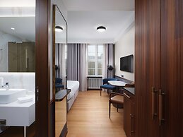 Iceland Parliament Hotel, Curio Collection By Hilton