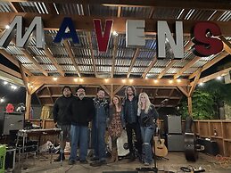 Maven's Inn & Grill