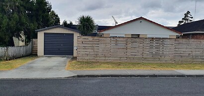 Cheerful 3BR Home - Free WiFi & Netflix