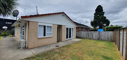 Cheerful 3BR Home - Free WiFi & Netflix