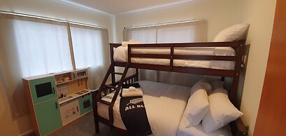 Cheerful 3BR Home - Free WiFi & Netflix