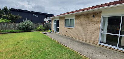 Cheerful 3BR Home - Free WiFi & Netflix