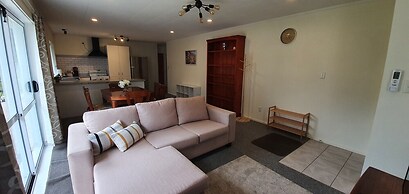 Cheerful 3BR Home - Free WiFi & Netflix