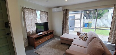 Cheerful 3BR Home - Free WiFi & Netflix