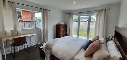 Cheerful 3BR Home - Free WiFi & Netflix