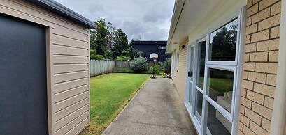 Cheerful 3BR Home - Free WiFi & Netflix