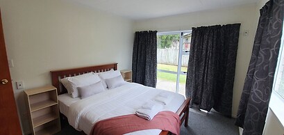 Cheerful 3BR Home - Free WiFi & Netflix