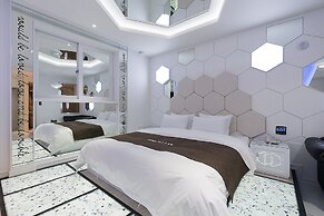 Theban Hotel
