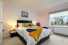 Ocean Waves - Ground Floor Apartment Pet Friendly Enclosed Garden