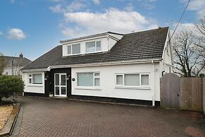 Ocean Waves - Ground Floor Apartment Pet Friendly Enclosed Garden