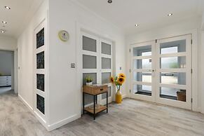 Ocean Waves - Ground Floor Apartment Pet Friendly Enclosed Garden