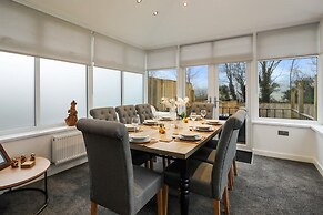 Ocean Waves - Ground Floor Apartment Pet Friendly Enclosed Garden