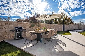 Villa Renata With Sauna Private Pool Jacuzzi