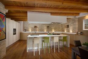 Art Villa Sis With Private Pool