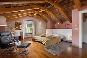 Art Villa Sis With Private Pool