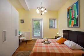 Art Villa Sis With Private Pool