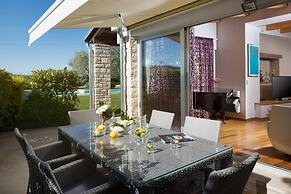 Art Villa Sis With Private Pool