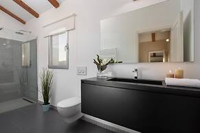 Art Villa Sis With Private Pool