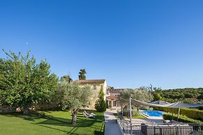 Art Villa Sis With Private Pool