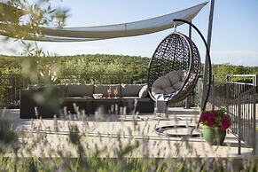 Art Villa Sis With Private Pool