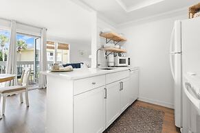 Hoosier Holiday 1 Bedroom Condo by RedAwning