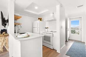 Hoosier Holiday 1 Bedroom Condo by RedAwning