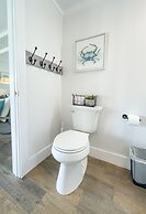 Hoosier Holiday 1 Bedroom Condo by RedAwning