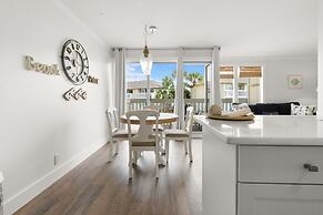 Hoosier Holiday 1 Bedroom Condo by RedAwning