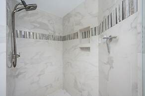 Tops'l 1111 2 Bedroom Condo by RedAwning