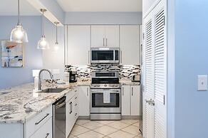 Tops'l 1111 2 Bedroom Condo by RedAwning