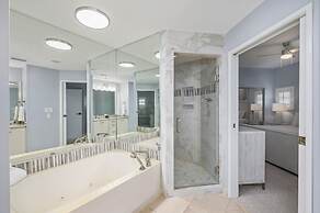 Tops'l 1111 2 Bedroom Condo by RedAwning