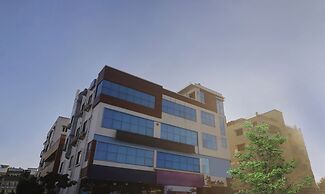 Itsy Hotels J A Royal Suites Manikonda