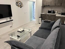 Stunning 3-Room Penthouse W10+W11