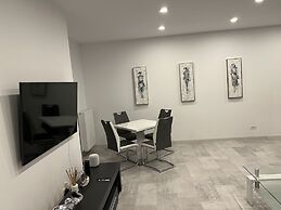 Stunning 3-Room Penthouse W10+W11