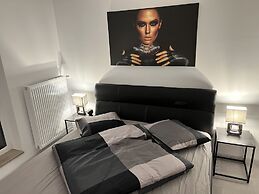 Stunning 3-Room Penthouse W10+W11